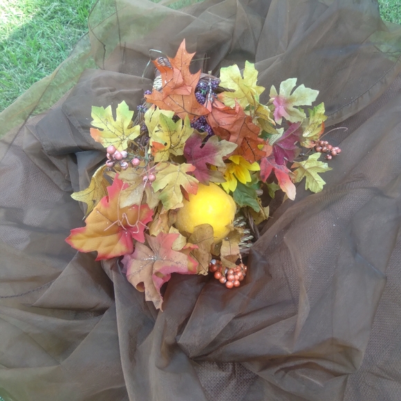 5 cornucopia baskets with faux fall arrangements - Picture 8 of 16